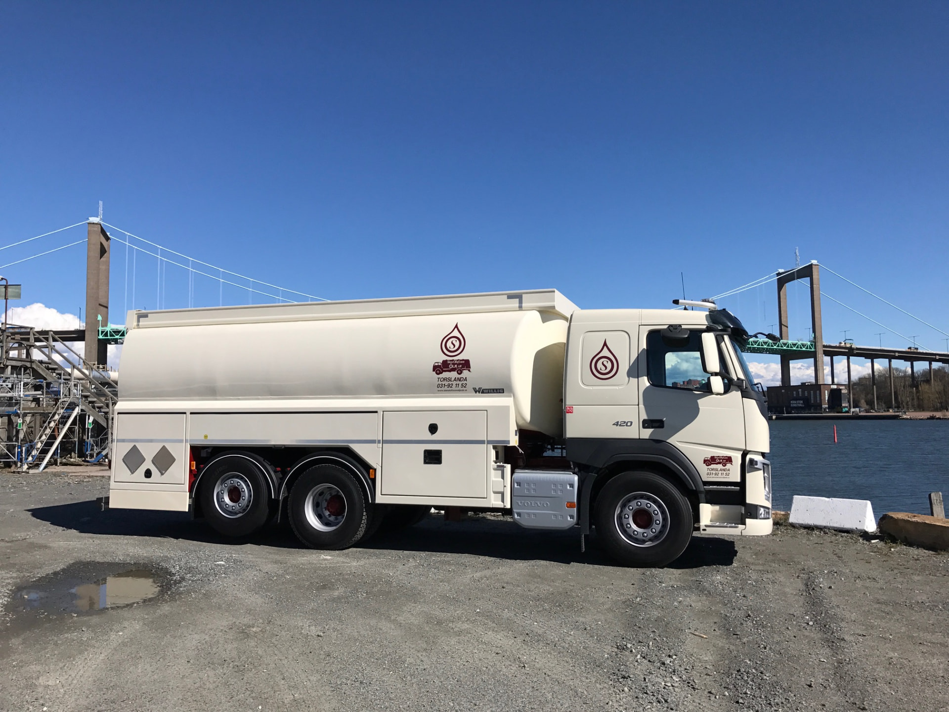Sten Olofssons egen tankbil vid Älvsborgsbron i Göteborg